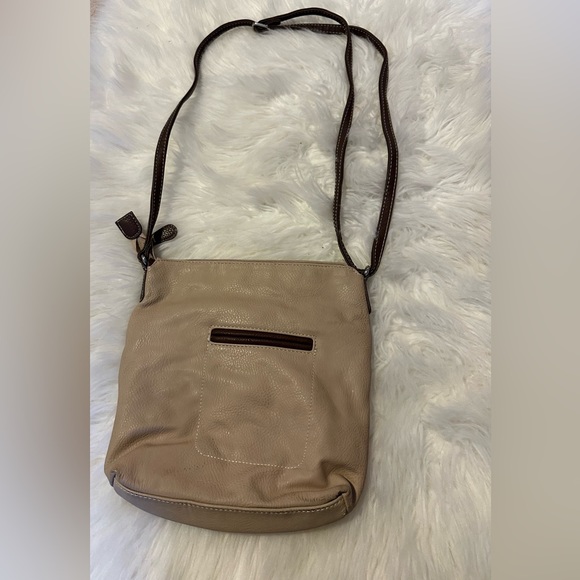 Good size crossbody purse. In good condition. Only used once. Pretty tan color. - Picture 2 of 4